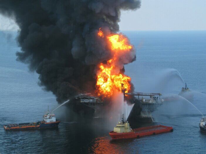 boat-on-fire_980253