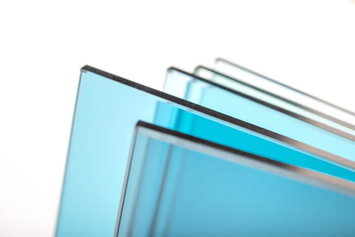 Sheets of Factory manufacturing tempered clear float glass panels cut to size