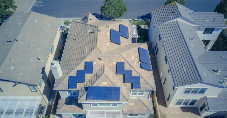 10 Best Solar Generators for Off-Grid Living That Support Daily Life