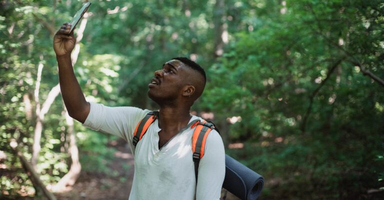 10 Best Navigation Apps for Hiking That Help You Stay on Track