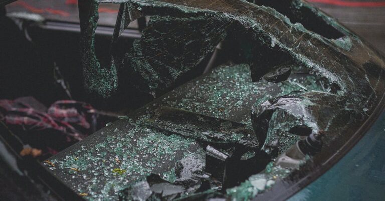 12 Car Emergency Kits for Parents That Keep Everyone Safe & Calm