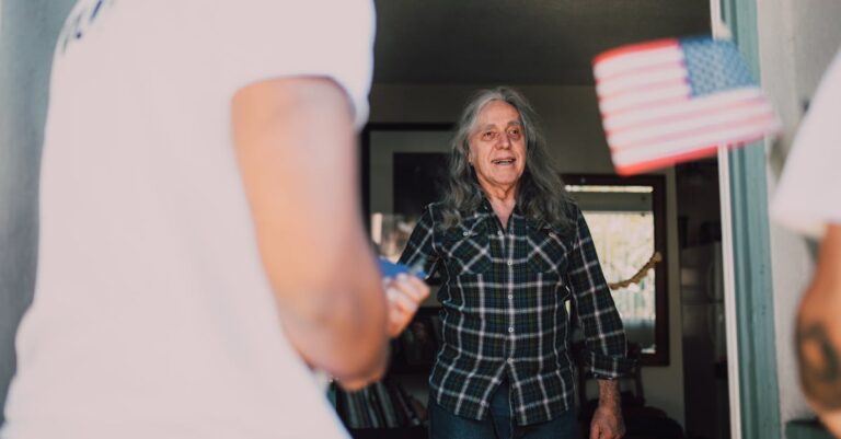 10 Best Check-In Apps for Helping Elderly Neighbors During Heat Waves