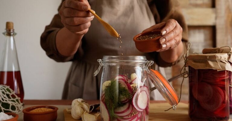 7 Ways Using Herbs and Spices for Preservation Keeps Food Fresh Naturally