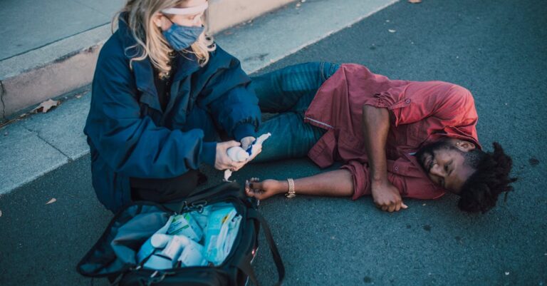 9 Roadside Emergency Kit Options: Pre-Made vs DIY That Keep You Prepared