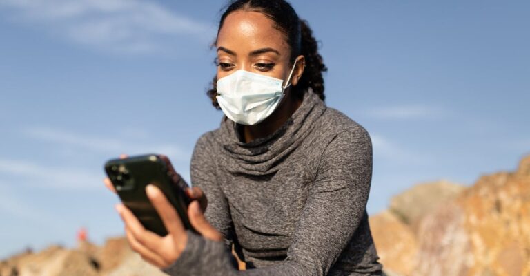 11 Best Personal Safety Apps for Smartphones That Help You Sleep Better