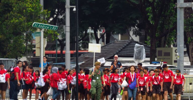 7 Steps to Organizing Local Walking School Buses That Strengthen Communities
