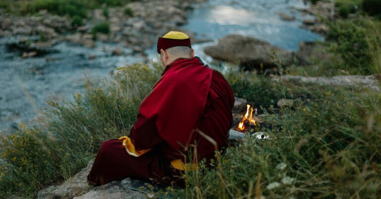 7 Best Practices for Maintaining a Campfire That Keep Everyone Safe