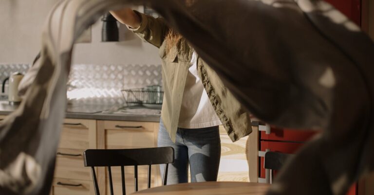 7 Ways to Keep Your Home Warm During a Snowstorm Using What You Have