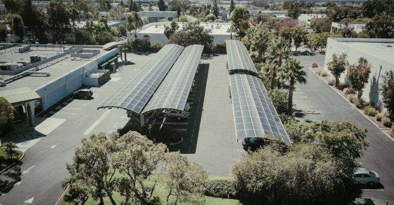 7 Battery Powered vs Solar Powered Lights That Save You Money