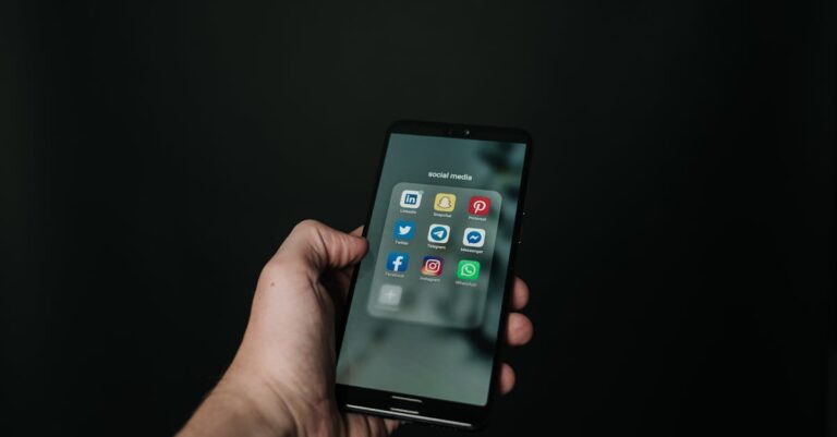 7 Ways Combining Amateur Radio with Mobile Communication Apps Enhances Safety