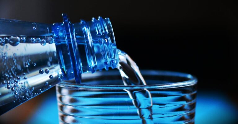 8 Tips for Assessing Bottled Water vs Filtered Water Options Without Breaking the Bank