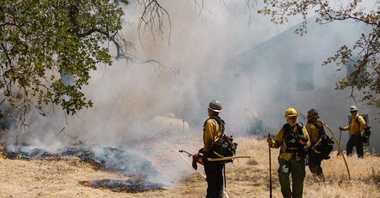 7 Emergency Radios for Outdoor Activities That Keep Everyone Safe