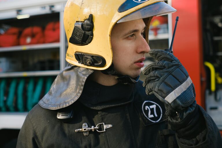 9 Emergency Radio Apps vs Physical Radios: Smart Ways to Stay Connected