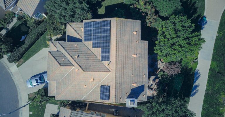 7 Solar Power vs Generator Options That Ensure Energy Independence