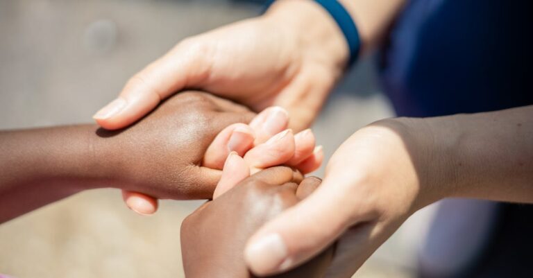 7 Mutual Aid vs Community Resource Sharing Models That Strengthen Neighborhoods